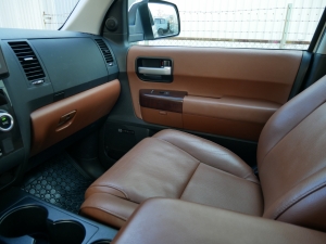 セコイア新車並行　最上級グレード　リフトアップ