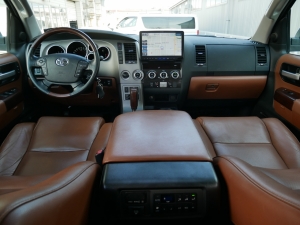 セコイア新車並行　最上級グレード　リフトアップ