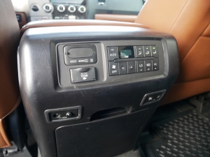 セコイア新車並行　最上級グレード　リフトアップ