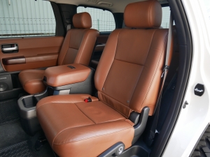 セコイア新車並行　最上級グレード　リフトアップ