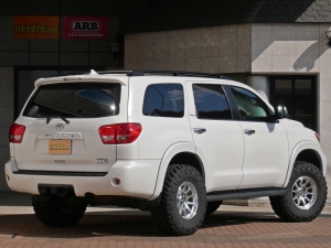 セコイア新車並行　最上級グレード　リフトアップ