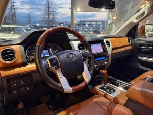タンドラ新車並行　2014年モデル　リフトアップ