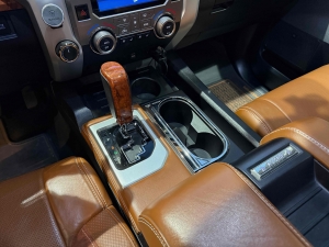 タンドラ新車並行　2014年モデル　リフトアップ