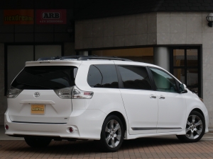シエナ新車並行　2013年モデル　サンルーフ