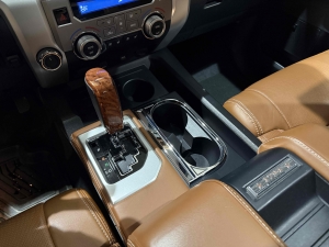 タンドラ新車並行　２０１８年モデル　サンルーフ