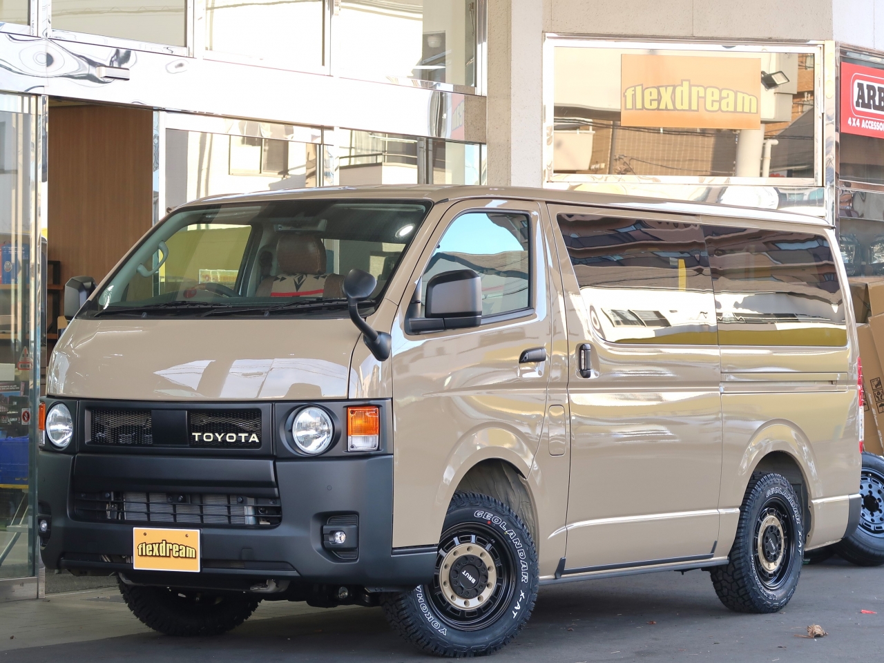 ハイエースバンディーゼル4WD 新色ベージュ 丸目カスタム