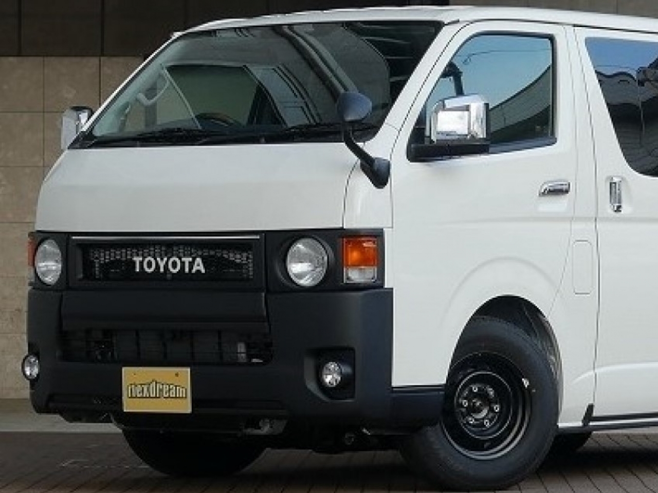 ハイエースバン　４ＷＤ　DH1677