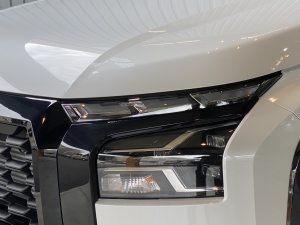 トライトン三菱ピックアップトラック　トライトン