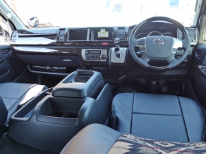 ハイエースワゴン車中泊　キャンピング　フルフラット