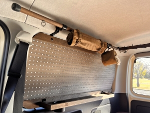 ハイエースバン特設カラーライトイエロー　安全装備付き
