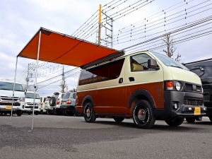 ハイエースバン特設カラーライトイエロー　安全装備付き