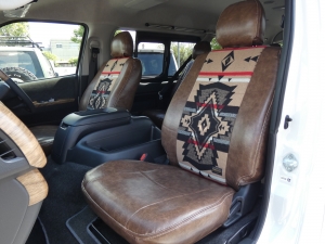 ハイエースワゴン１０人乗り　新車カスタム