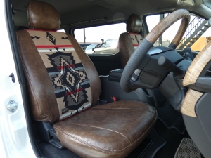 ハイエースワゴン１０人乗り　新車カスタム