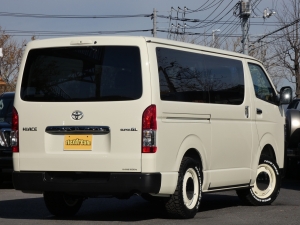 ハイエースバン特注色ライトイエロー　ベッドキット　レトロスタイルカバー