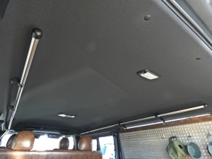 ハイエースバン新車アウトレット新車コンプリート　車中泊できる街乗り仕様車ライトキャンピングカー