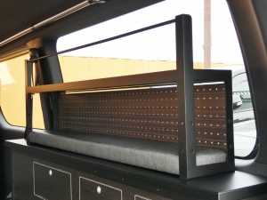 ハイエースバン新車アウトレットライトキャンピングカーFD-BOX V07N