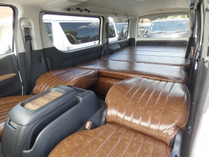 ハイエースバンディーゼル4WD　丸目カスタム　ネオクラシック