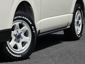ハイエースバンディーゼル4WD　丸目カスタム　ネオクラシック