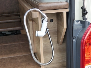 ハイエースバン特設カラーライトイエロー　安全装備付き