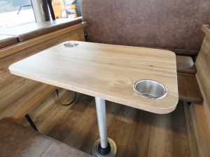ハイエースバン特設カラーライトイエロー　安全装備付き