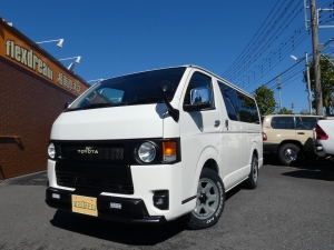 ハイエースバンハイエース　丸目クラシックカスタム