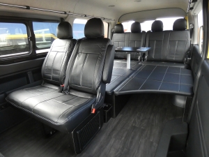 ハイエースワゴン新車ハイエースワゴン　ライトキャンピングカーFD-BOX W00　FD-classic丸目クラシックカスタム