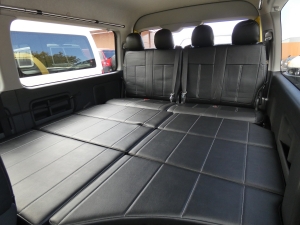 ハイエースワゴン新車ハイエースワゴン　ライトキャンピングカーFD-BOX W00　FD-classic丸目クラシックカスタム