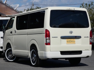 ハイエースバンディーゼル4WD　丸目カスタム　ネオクラシック