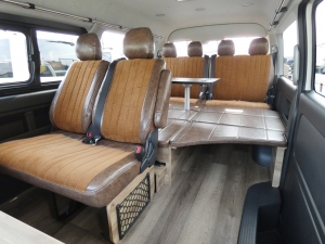 ハイエースワゴン新車コンプリート　ハイエースワゴン　ライトキャンピングカー