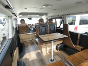 ハイエースワゴン新車コンプリート　ハイエースワゴン　ライトキャンピングカー