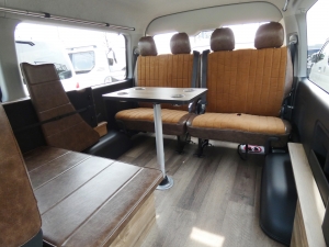 ハイエースワゴン新車コンプリート　ハイエースワゴン　ライトキャンピングカー