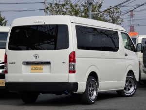ハイエースワゴン新車コンプリート　ハイエースワゴン　ライトキャンピングカー