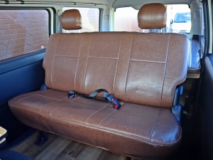 ハイエースバン新車アウトレットアウトドア　キャンプ　車中泊　バンライフ　１BOX　ベッド　キャンピングカー