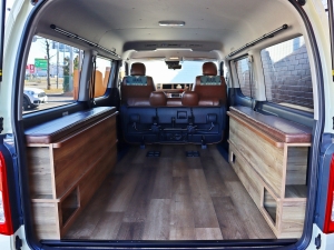 ハイエースバン新車アウトレットアウトドア　キャンプ　車中泊　バンライフ　１BOX　ベッド　キャンピングカー