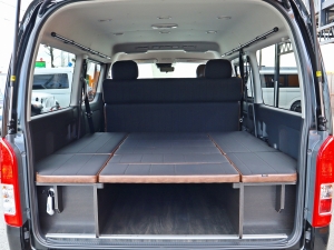 ハイエースワゴンアウトドア　キャンプ　車中泊　バンライフ　１BOX　ベッド　キャンピングカー