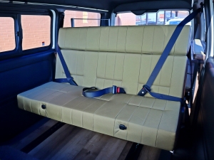 ハイエースバンアウトドア　キャンプ　車中泊　バンライフ　１BOX　ベッド　キャンピングカー