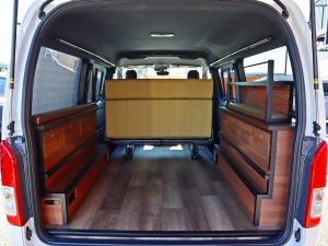 ハイエースバンアウトドア　キャンプ　車中泊　バンライフ　１BOX　ベッド　キャンピングカー