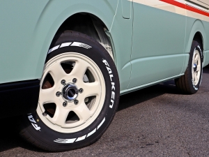 ハイエースバン新車アウトレットアウトドア　キャンプ　車中泊　バンライフ　１BOX　ベッド　キャンピングカー
