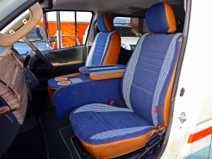 ハイエースバン新車アウトレットアウトドア　キャンプ　車中泊　バンライフ　１BOX　ベッド　キャンピングカー