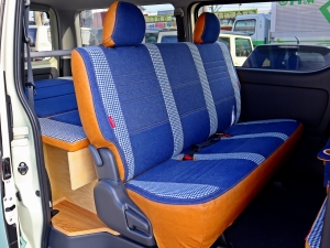 ハイエースバン新車アウトレットアウトドア　キャンプ　車中泊　バンライフ　１BOX　ベッド　キャンピングカー