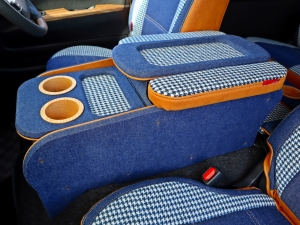 ハイエースバン新車アウトレットアウトドア　キャンプ　車中泊　バンライフ　１BOX　ベッド　キャンピングカー