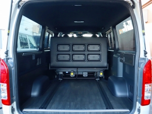 ハイエースバンアウトドア　キャンプ　車中泊　バンライフ　１BOX　ベッド　キャンピングカー