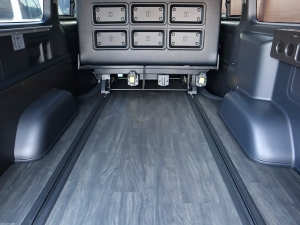 ハイエースバンアウトドア　キャンプ　車中泊　バンライフ　１BOX　ベッド　キャンピングカー