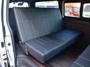 ハイエースバンアウトドア　キャンプ　車中泊　バンライフ　１BOX　ベッド　キャンピングカー