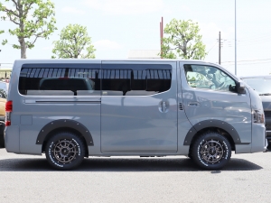 キャラバンアウトドア　キャンプ　車中泊　バンライフ　１BOX　ベッド　キャンピングカー