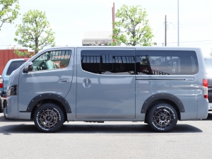 キャラバンアウトドア　キャンプ　車中泊　バンライフ　１BOX　ベッド　キャンピングカー