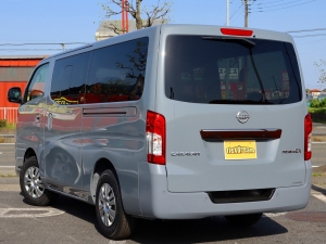 キャラバンアウトドア　キャンプ　車中泊　バンライフ　１BOX　ベッド　キャンピングカー