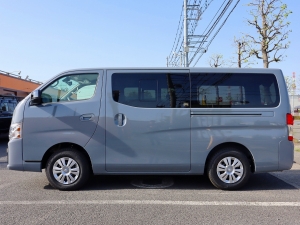 キャラバンアウトドア　キャンプ　車中泊　バンライフ　１BOX　ベッド　キャンピングカー