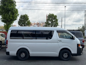 ハイエースワゴン１０人乗り　車中泊できる街乗り仕様車