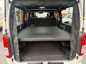 ハイエースバンキャンプ　アウトドア　レジャー　４ＷＤ　ＳＵＶ